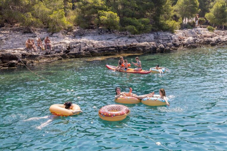 split-hvar-brac-and-pakleni-cruise-with-lunch-and-drinks-2