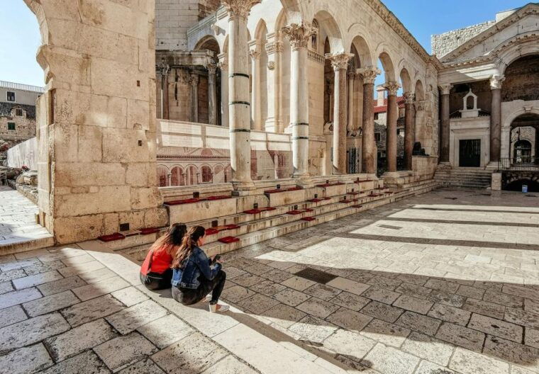 split-in-1-day-walking-tour-with-digital-guide