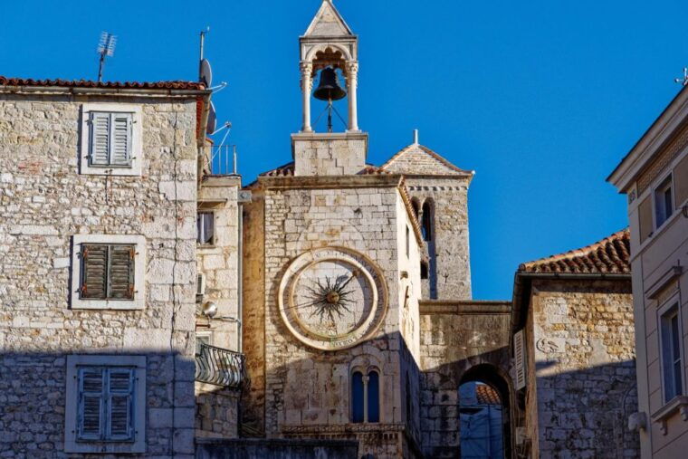 split-in-1-day-walking-tour-with-digital-guide