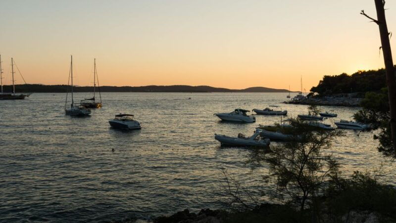 split-luxury-private-boat-trip-to-hvar-pakleni-islands
