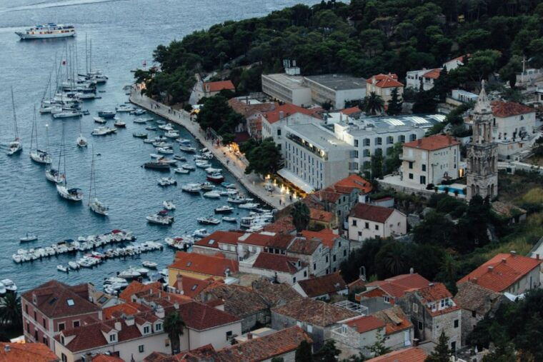 split-luxury-private-boat-trip-to-hvar-pakleni-islands