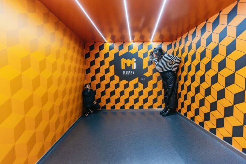 split-museum-of-illusions-entrance-ticket