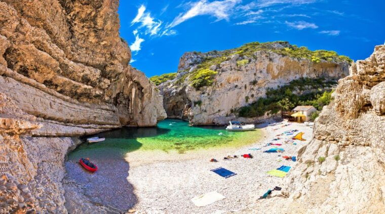 split-or-trogir-blue-cave-vis-and-hvar-speedboat-day-trip