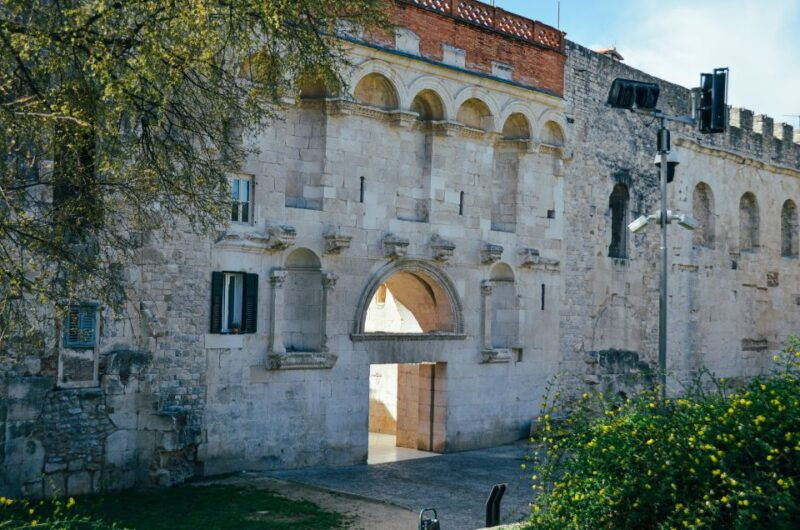 split-palace-old-town-private-walking-tour-entrance-incl