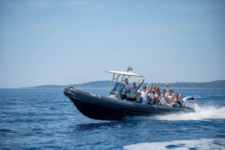 split-podstrana-blue-cave-hvar-5-islands-speedboat-trip