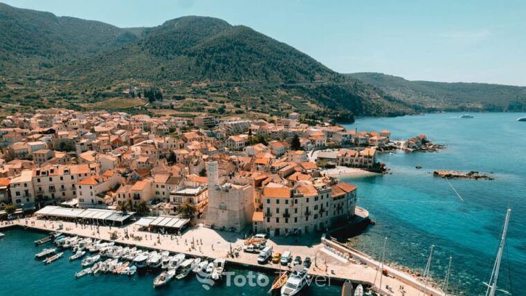 split-podstrana-blue-cave-hvar-5-islands-speedboat-trip