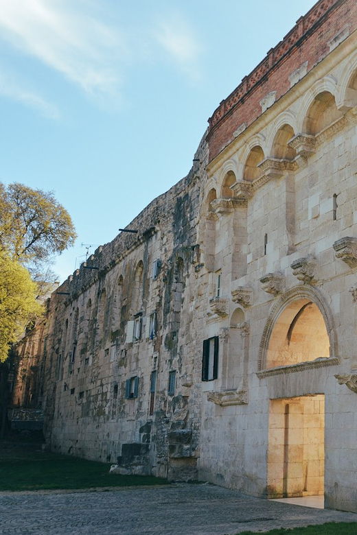 split-private-walking-tour-for-families-with-kids-5-17y