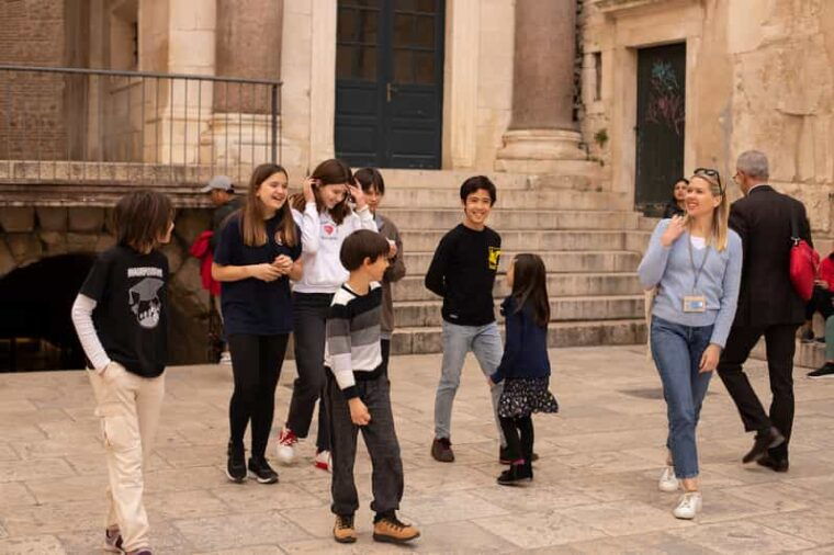 split-private-walking-tour-for-families-with-kids-5-17y