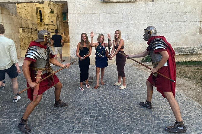 split-private-walking-tour-for-families-with-kids-from-5-17-years