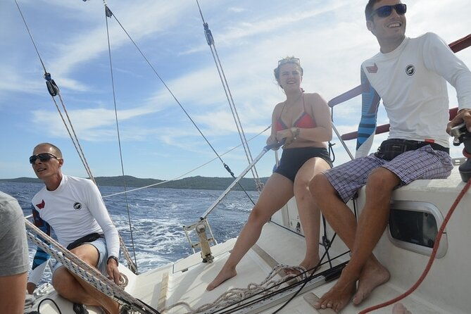 split-small-group-half-day-sailing-trip