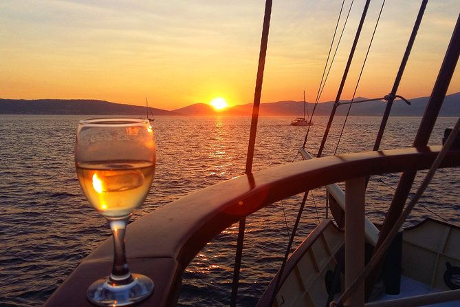 split-sunset-cruise-with-live-music