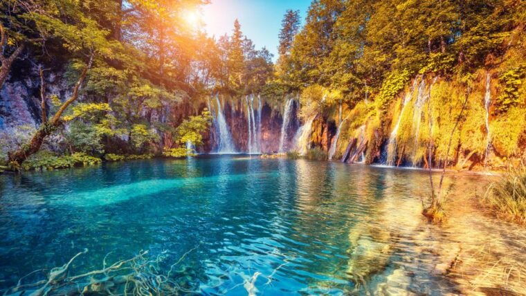 split-transfer-to-zagreb-with-plitvice-lakes-entry-tickets