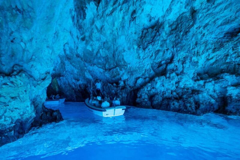 split-trogir-blue-cave-mamma-mia-hvar-and-5-island-tour