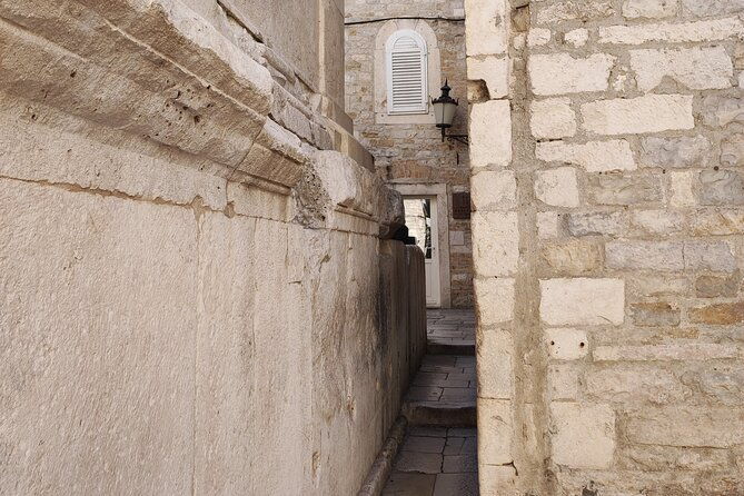 split-walking-tour-with-a-licensed-local-guide