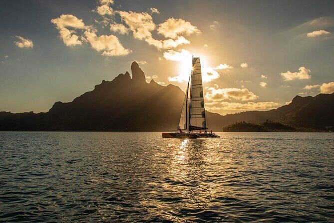 SPORT PRIVATE Catamaran Bora Bora : The Sunset Escape - The Vessel and Setting