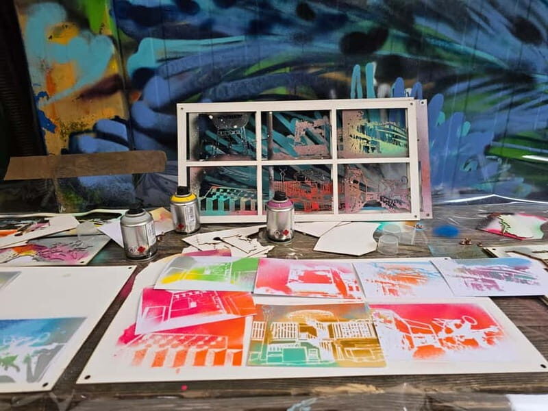 Spray your postcards of cool Munich! - Key Points