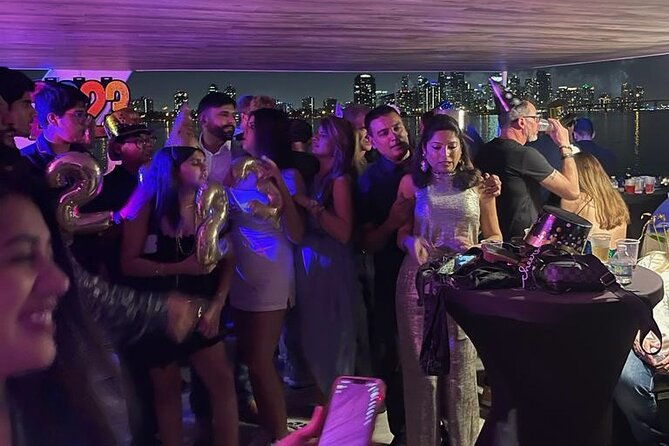 spring-break-boat-party-in-miami