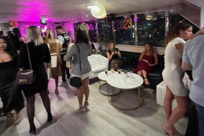 spring-break-boat-party-in-miami