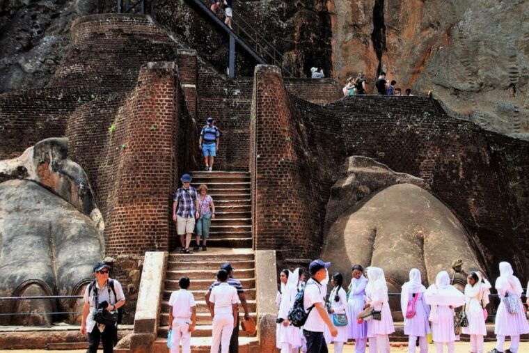 sri-lanka-bentota-day-trip-to-sigiriya-and-dambulla-temple