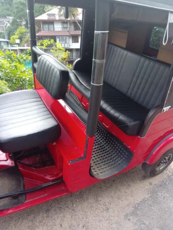 Sri Lanka kandy city by Tuk-Tuk with Ambuluwawa Tower - An In-Depth Look at the Ambuluwawa Tuk Tuk Tour