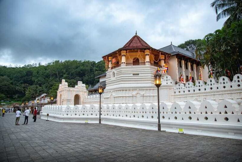 Sri Lanka Private 2-day Tour:Train Trip, Kandy, Nuwara Eliya - Additional Considerations