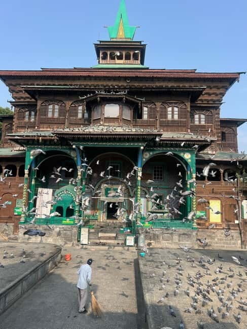 Srinagar Old City Heritage Walking Tour with Kahwa Tea - Key Points  