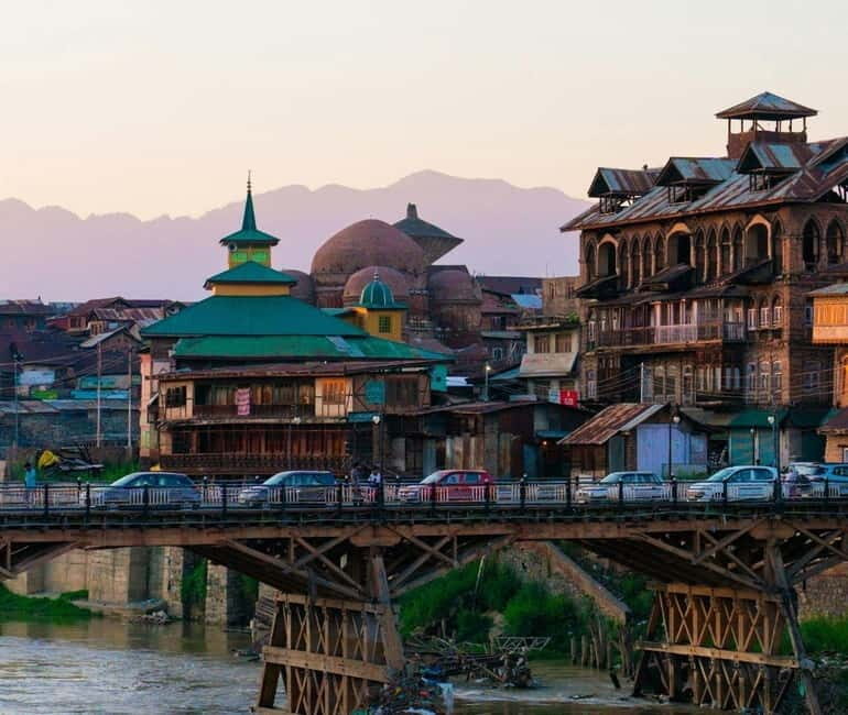Srinagar Old City Heritage Walking Tour with Kahwa Tea - Exploring Srinagar’s Heritage: An In-Depth Journey