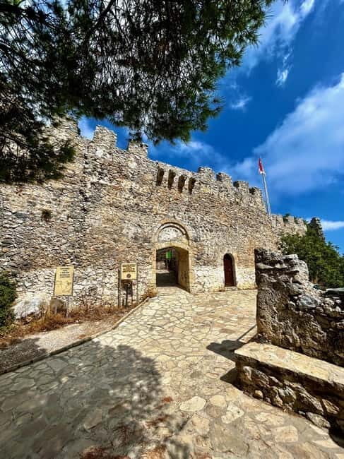 St. Hilarion Castle and Bellapais ruines- with private guide - Key Points