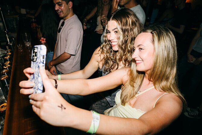 St Kilda Pub Crawl: 5 Free Drinks & The Best Bars of Melbourne - Authentic Guide Experience