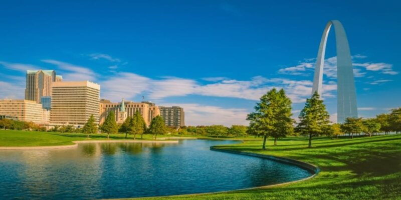 st-louis-arch-and-river-cruise-small-group-walking-tour-3
