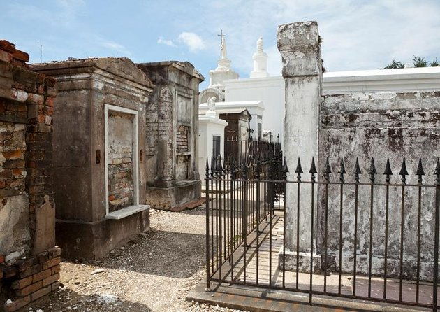 st-louis-cemetery-no-3-walking-tour