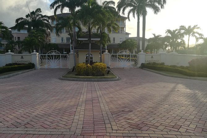 st-lucia-airport-transfer-to-the-landings-hewanorra-uvf-gfl-airport-slu