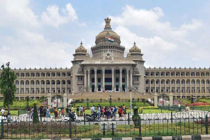St Marks Church + Cubbon Park + Vidhana Soudha + Museum = Bangalore Royal Walk - Key Points