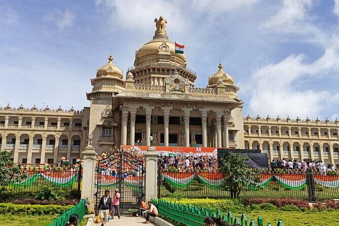 St Marks Church + Cubbon Park + Vidhana Soudha + Museum = Bangalore Royal Walk - FAQ