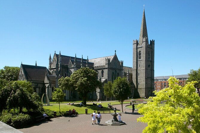 st-patricks-cathedral-book-of-kells-and-dublin-castle-tour