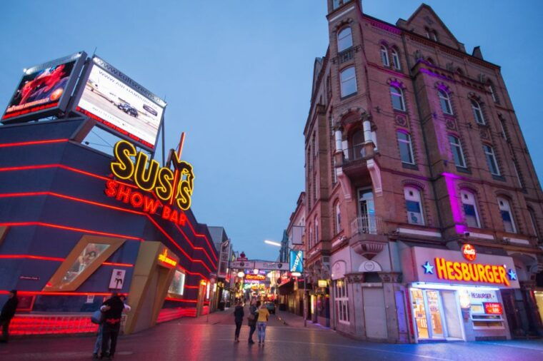 st-pauli-nightlife-tour-with-drag-queen-in-german