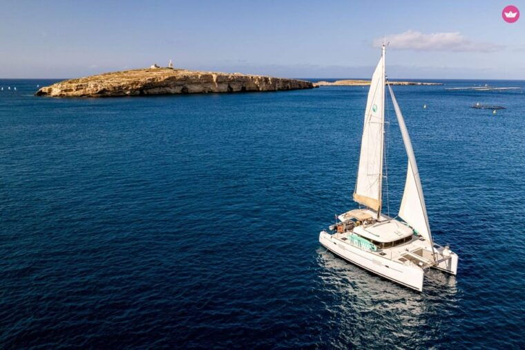 st-pauls-bay-half-day-luxury-catamaran-tour-with-drinks
