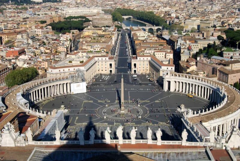 St.Peter's Basilica: Express Guided Tour & Underground Tomb - Key Points