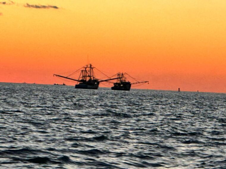 st-petersburg-florida-sunset-and-skyway-lights-boat-tour