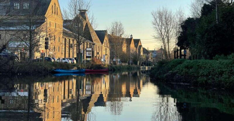 stand-up-paddle-boarding-on-the-river-stort-in-hertfordshire