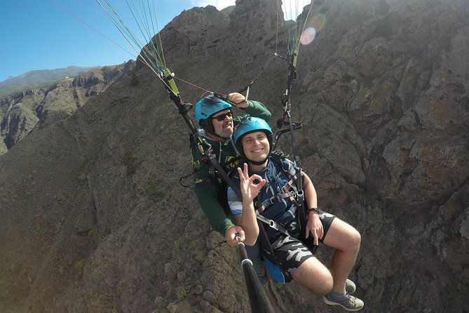 standard-paragliding-tandem-flight-over-adeje-tenerife-south