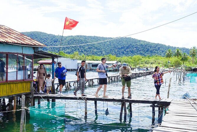 Starfish Beach and Floating Village Combo Boat Trip Seafood Lunch - Discover the Authentic Flavors and Views of Phu Quoc with the Starfish Beach and Floating Village Combo Boat Trip