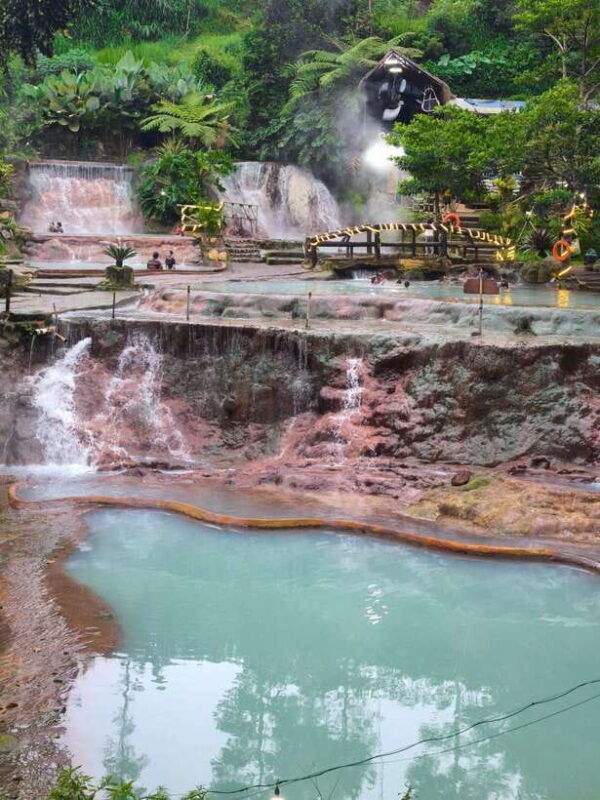start-10am-bandung-group-tour-volcano-waterfalls-hotspring