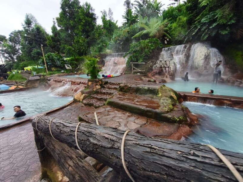 start-10am-bandung-group-tour-volcano-waterfalls-hotspring