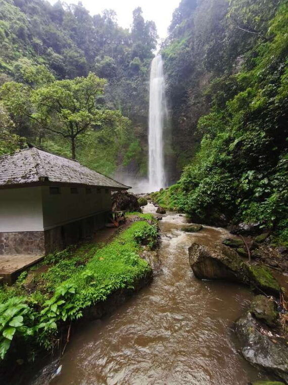 start-10am-bandung-group-tour-volcano-waterfalls-hotspring