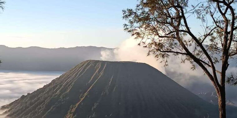 start-malang-bromo-sunrise-and-ijen-2d-1n-share-tour
