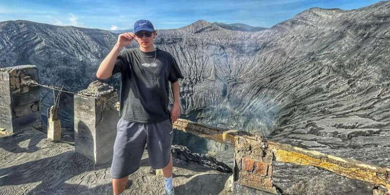 start-surabaya-mount-bromo-sunrise-madakaripura-waterfall