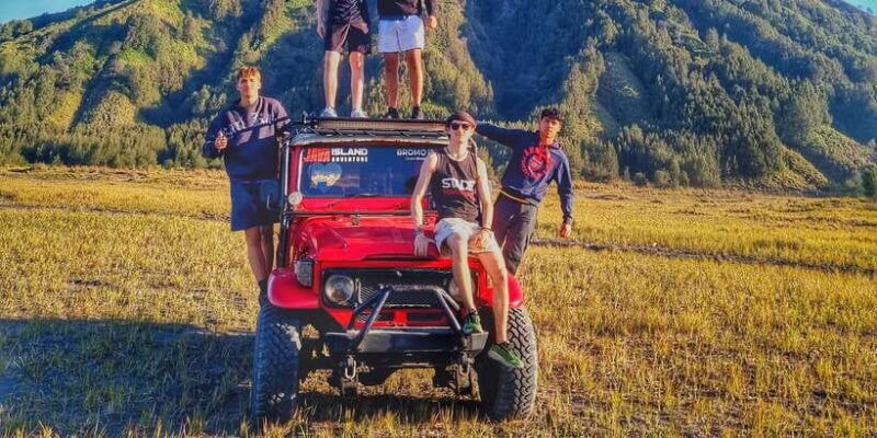 start-surabaya-mount-bromo-sunrise-madakaripura-waterfall