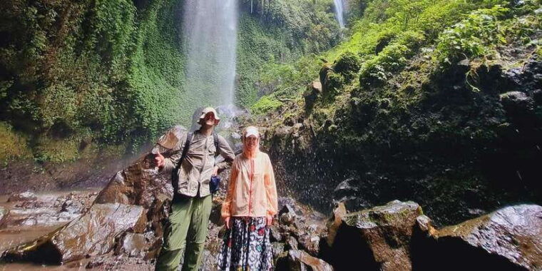 start-surabaya-mount-bromo-sunrise-madakaripura-waterfall