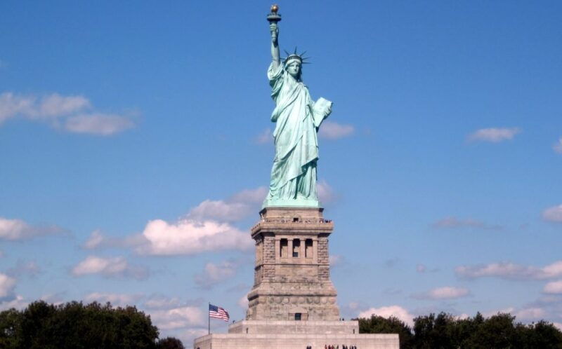 statue-of-liberty-and-ellis-island-guided-tour-2
